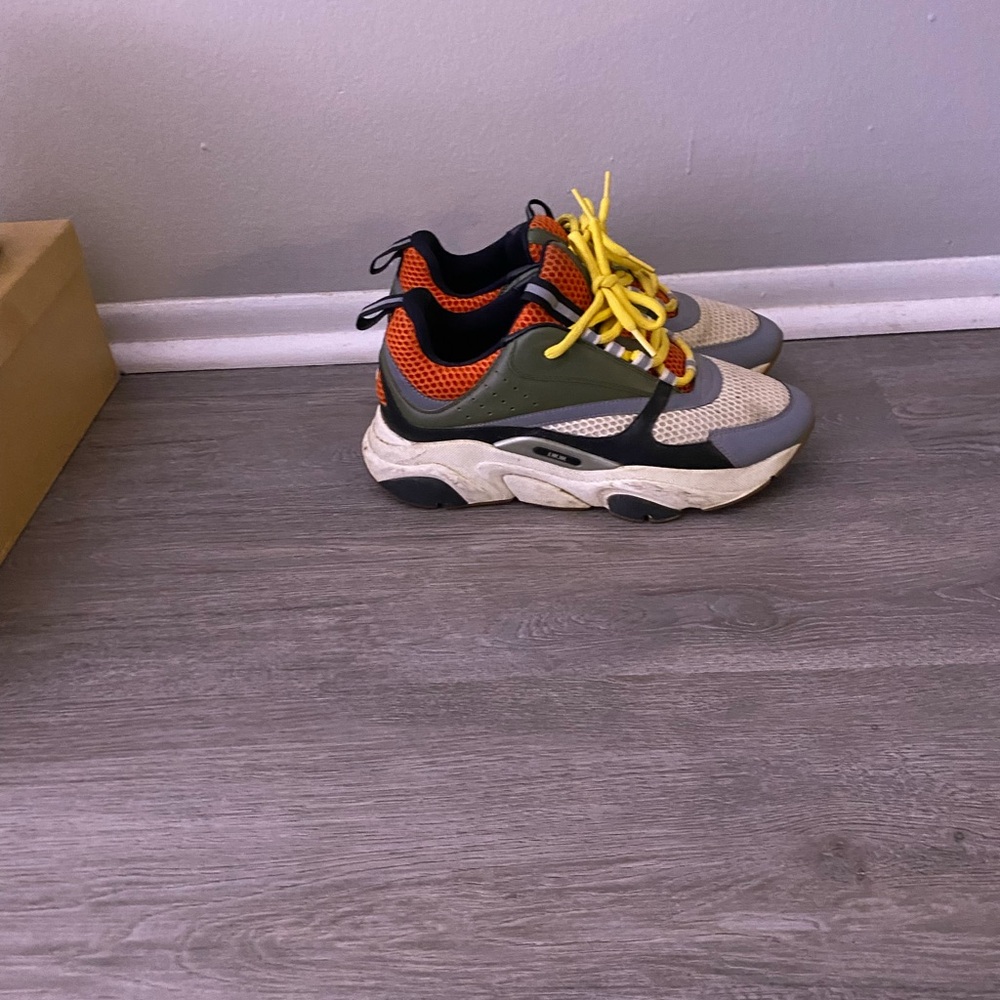 Stylish Sneakers with Yellow Laces